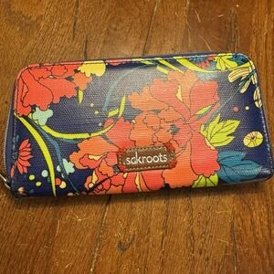 SAKROOTS WALLET Clutch Zip Around Flower Embroidered Design Multi Card‎ Inside